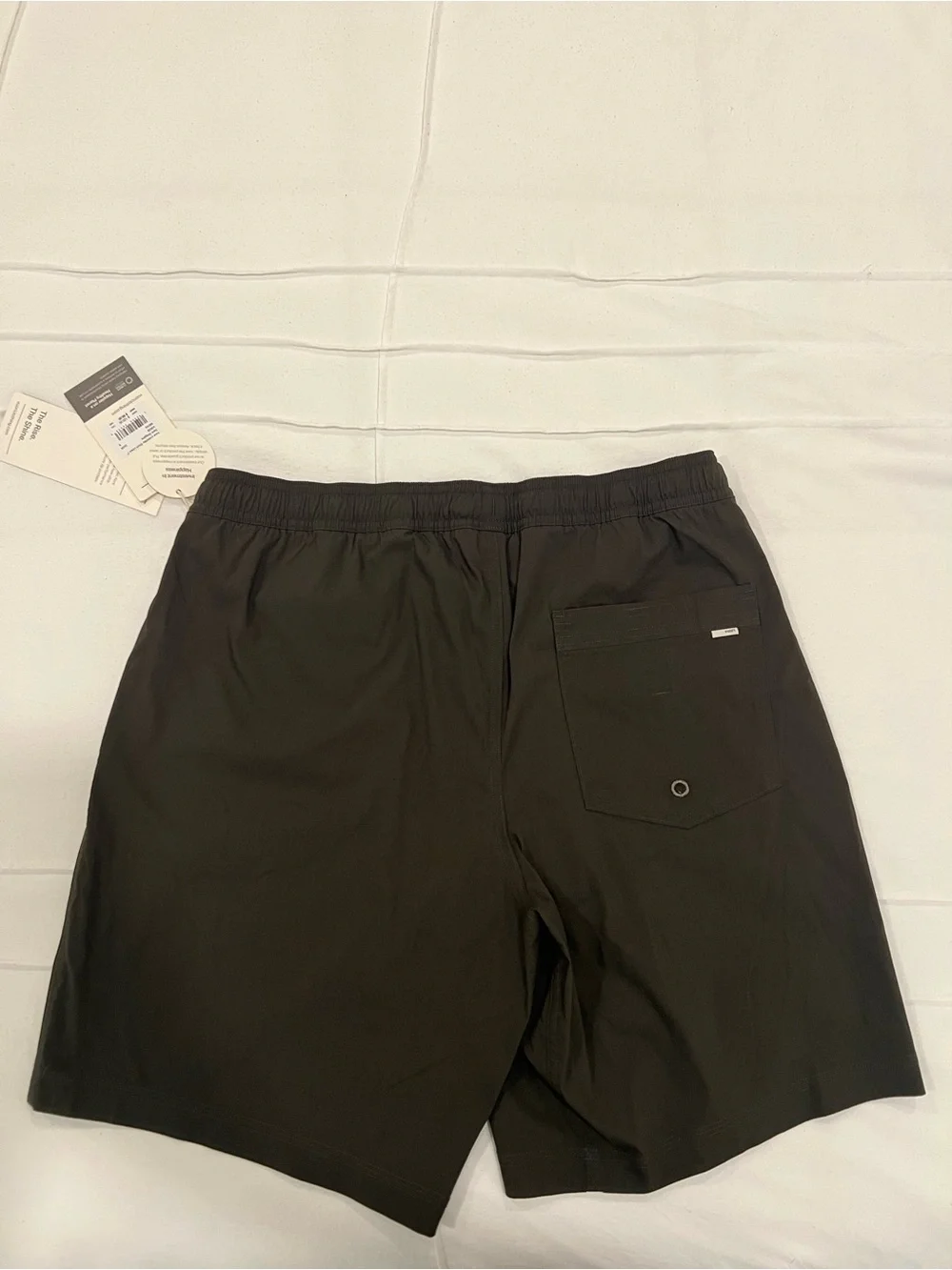 Men’s Vuori shorts NWT Dark Oregano / Dark Grey 7” size S